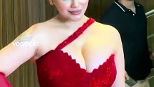 kangna sharma bangs out a posing sesh for the cams at an event.