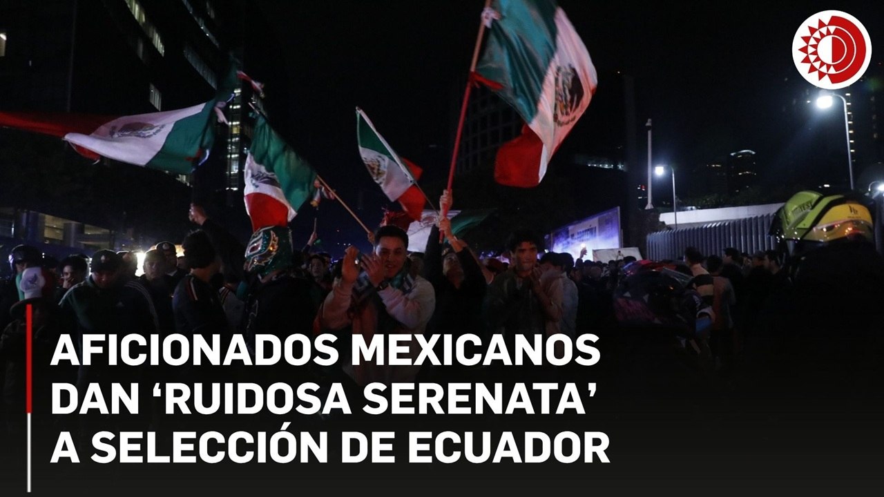 Afición mexicana entona cánticos y toca tambores y trompetas frente a hotel donde se hospeda la Selección de Ecuador