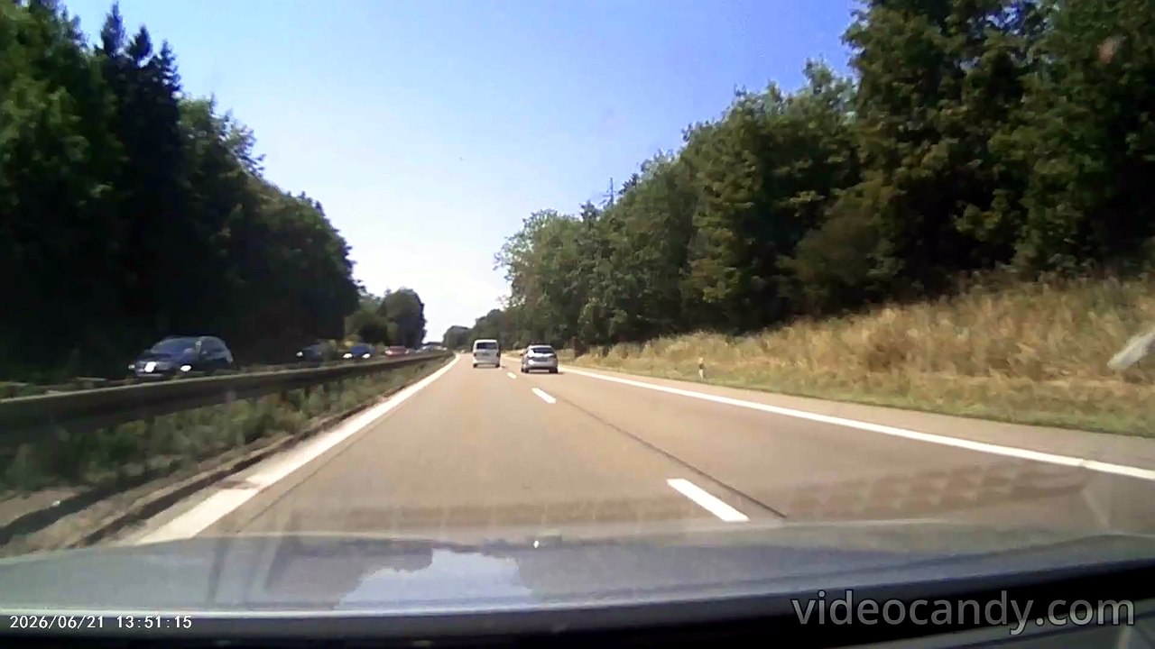 Über Autobahnkreuz von A7 auf A8 Richtung Stuttgart