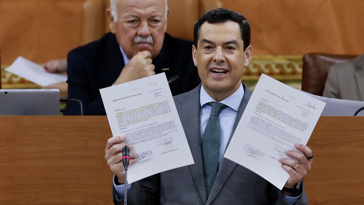 Bronca en el debate de investidura en Andalucía entre Juanma Moreno y la bancada del PSOE: "Por respeto a los andaluces, cállense"