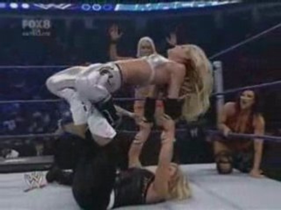 6 diva tag team match