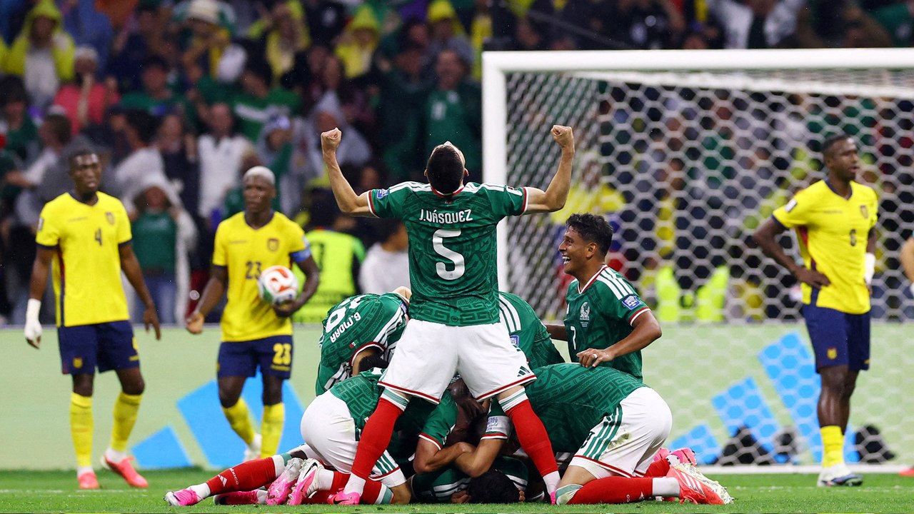 المنتخب المكسيكي يتجاوز عقبة نظيره الإكوادوري ويعبر إلى ثمن النهائي