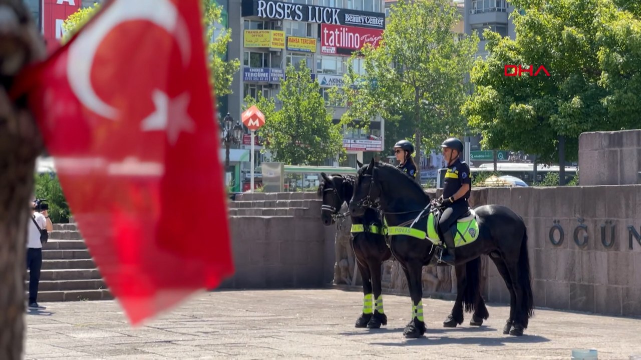 NATO Zirvesi öncesi Ankara'da atlı polislerden devriye