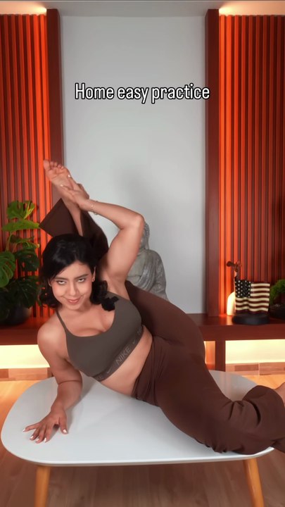Five minutes of stretching can change your entire day ☀️  Eva Martinez