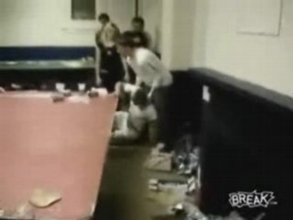 Girl Knocks Out Guy