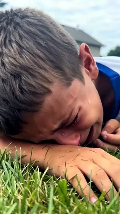 😭 Loyal Dog Comforts Crying Boy ❤️ The Most Emotional Friendship You'll See Today 🐶