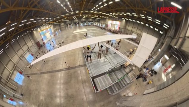 L'aeroplano di carta più grande al mondo, il record da Guinness dell'Università di Pisa