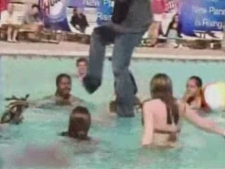 Chris angel marche sur l'eau!