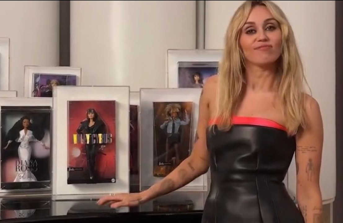 Miley cyrus feiert vorstellung von eigener barbie-puppe