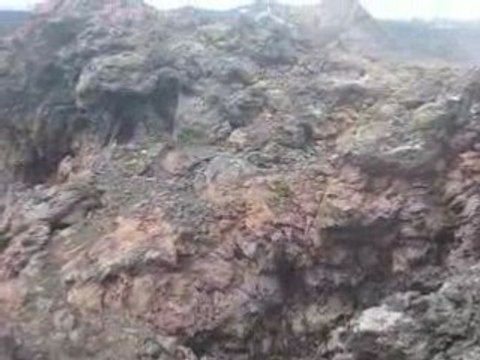 Champ de laves fumantes près du volcan Krafla Islande