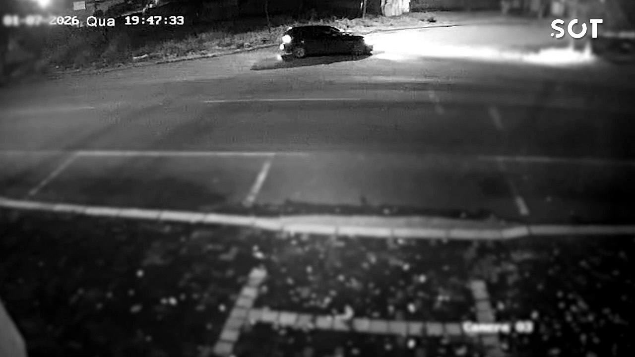 Carro atinge bicicleta com duas crianças e deixa meninos gravemente feridos em Cascavel