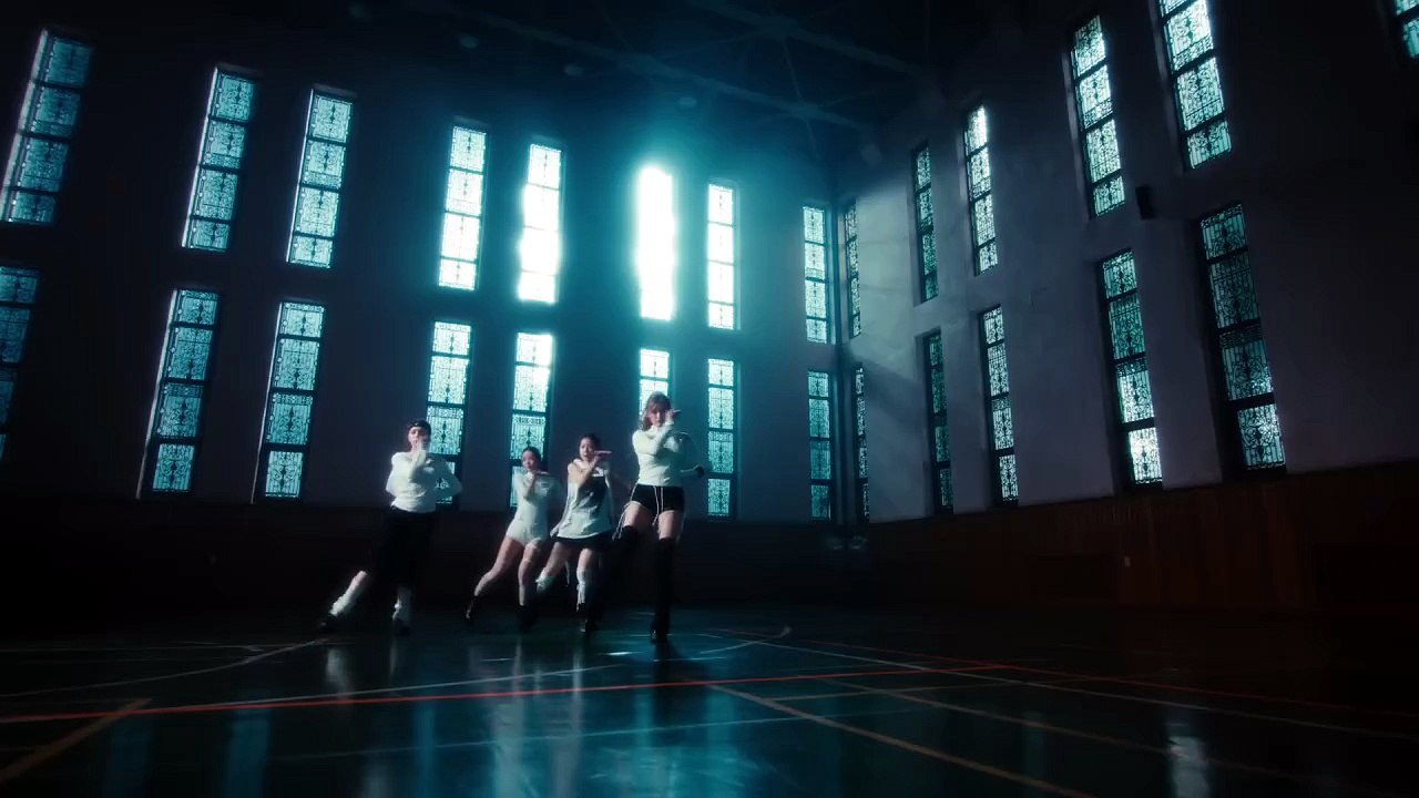 FIFTY FIFTY 'STARSTRUCK' Performance Video