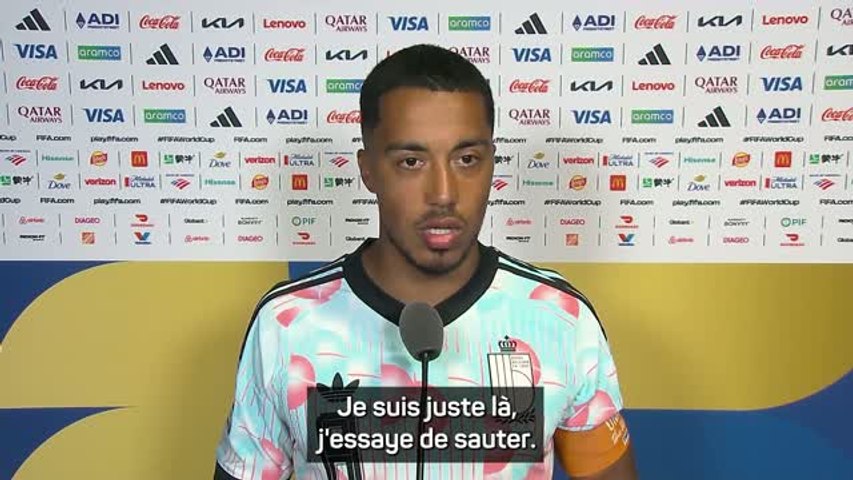 Youri Tielemans soutient l'arbitre sur les décisions concernant son but et le penalty
