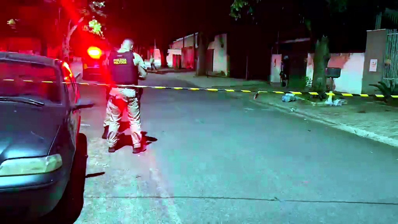 Homem é assassinado com facadas no tórax na rua Bararuba, em Umuarama - 1