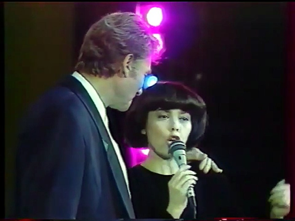 1988 - Johnny Hallyday chante À quoi ça sert l'amour avec Mireille Mathieu dans Piaf pour toujours sur TF1 (30 Janvier)