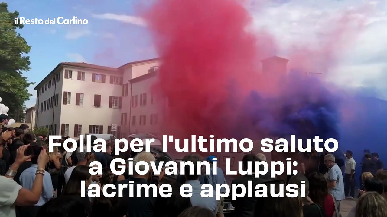 Folla per l'ultimo saluto a Giovanni Luppi: lacrime e applausi