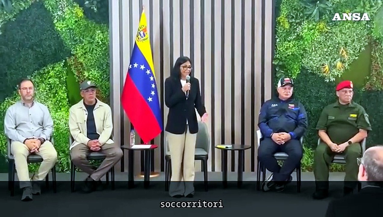 Rodriguez insignisce la missione italiana della medaglia di 'eroe del Venezuela'