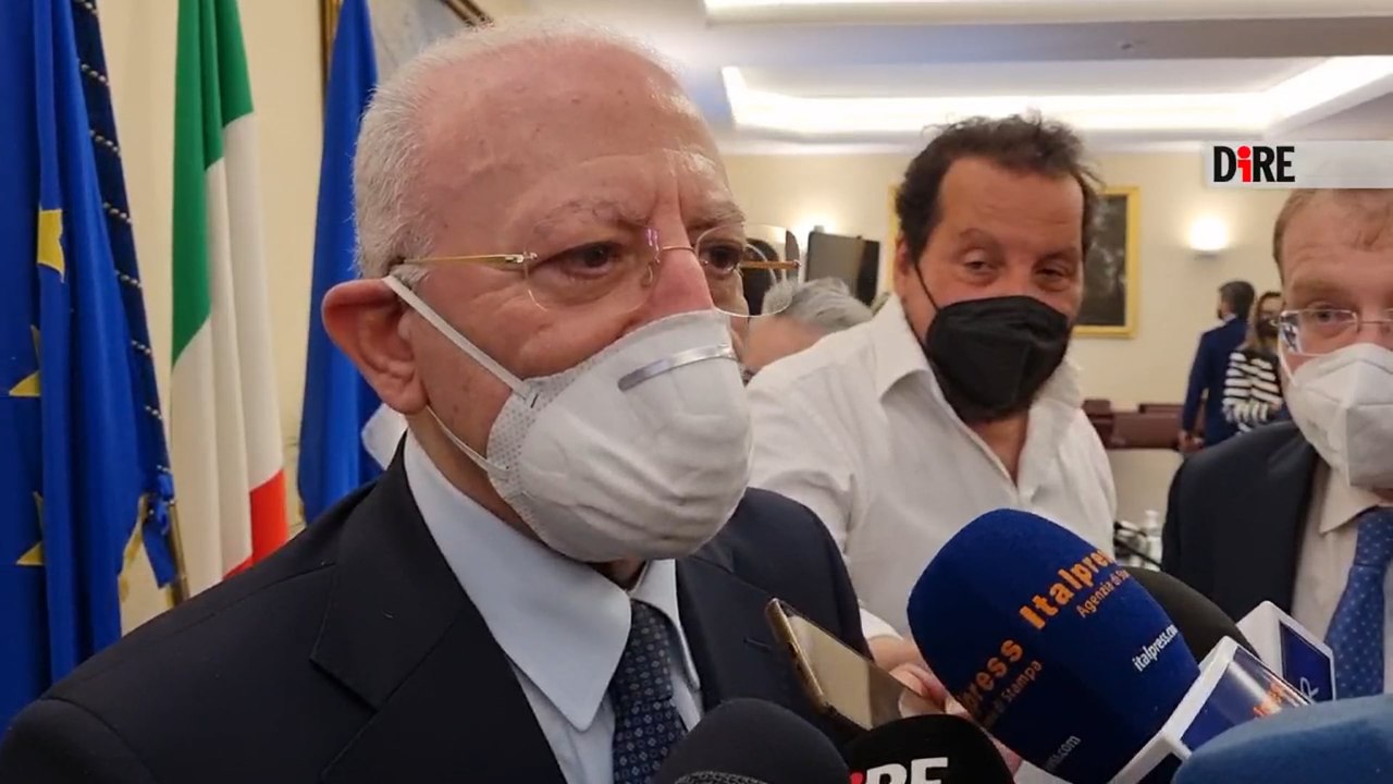 De Luca indignato: "Dal Comune di Napoli truffa sui fondi al teatro San Carlo"
