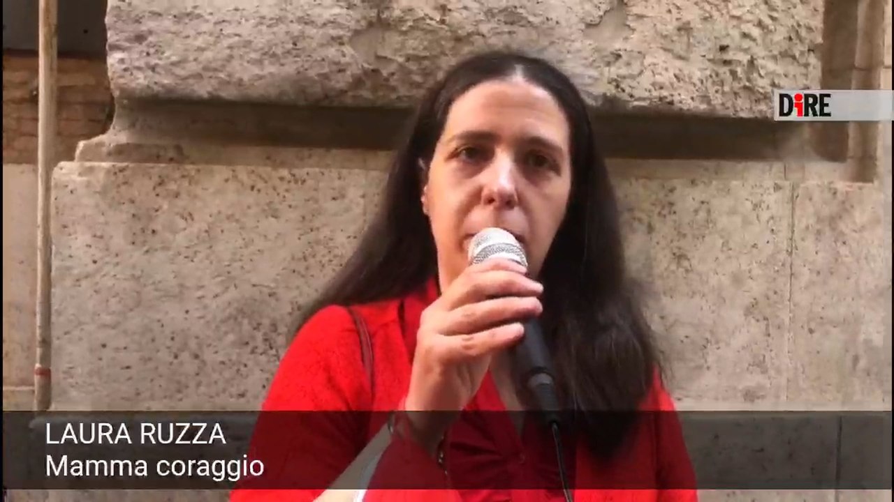 Mamma Ruzza a Montecitorio: "Qui ho trovato ascolto, dovrei trovarlo in Tribunale"