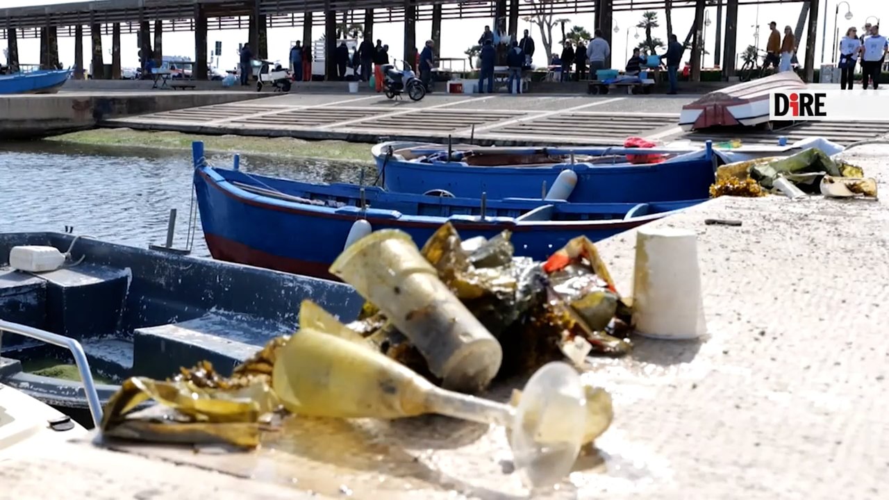 A Bari intervento di pulizia straordinaria del porto vecchio