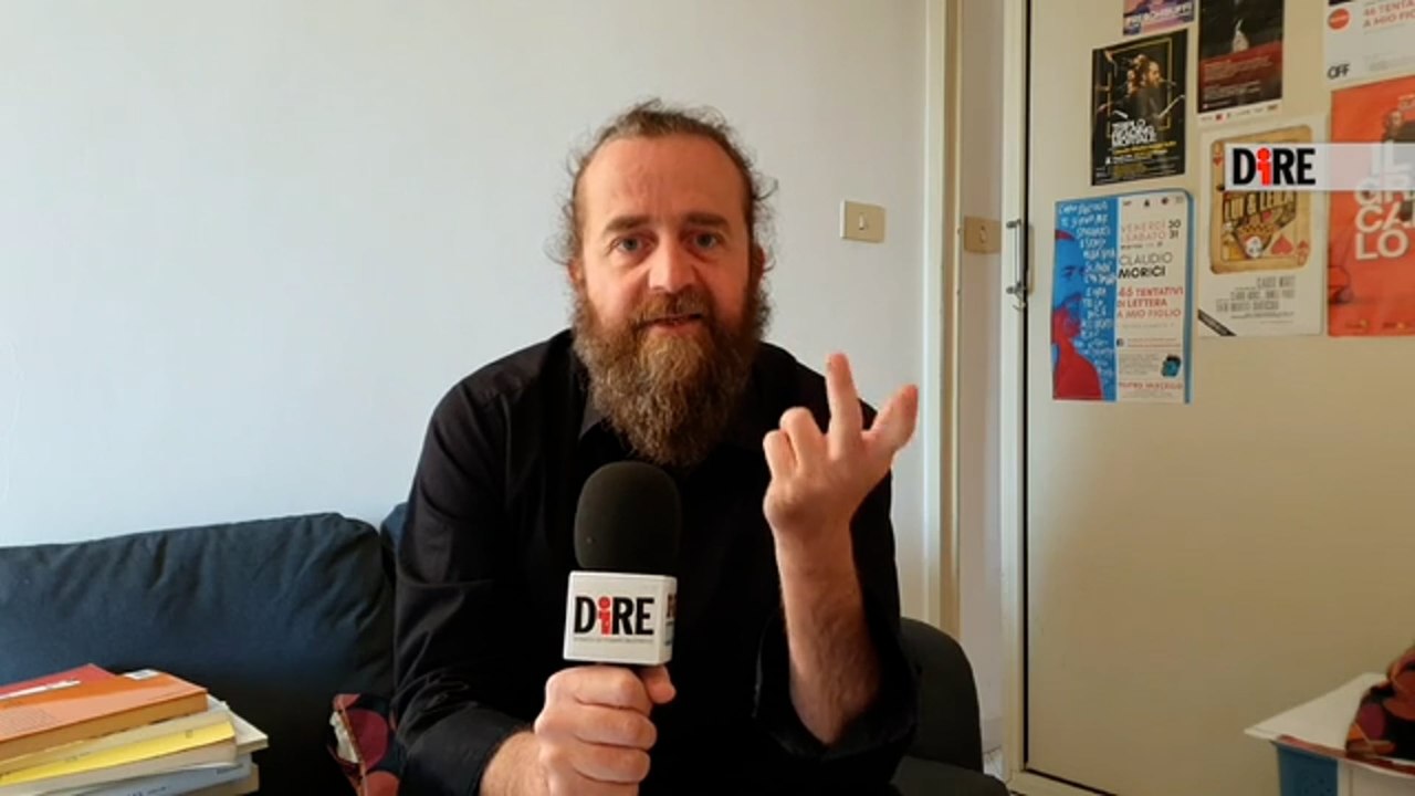Fa lo scrittore e ci mette la faccia, Claudio Morici tra web e palcoscenico