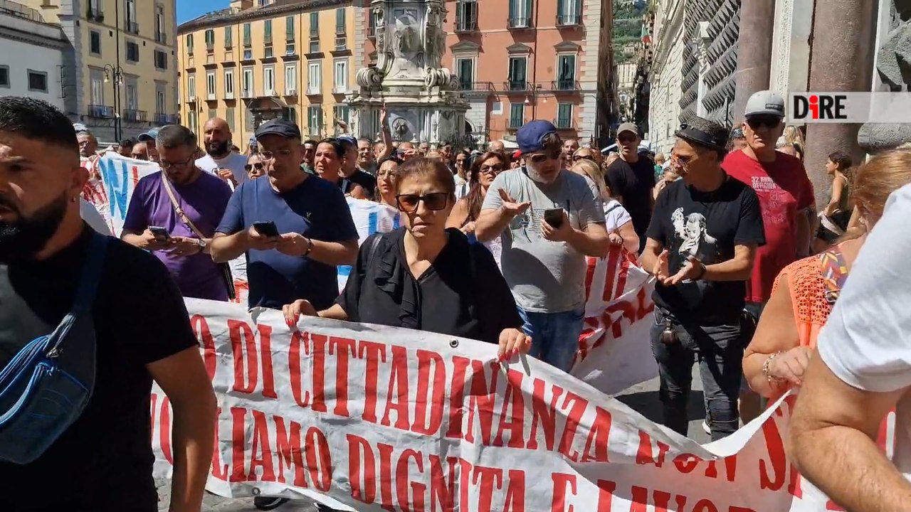 Napoli in corteo per il reddito di cittadinanza