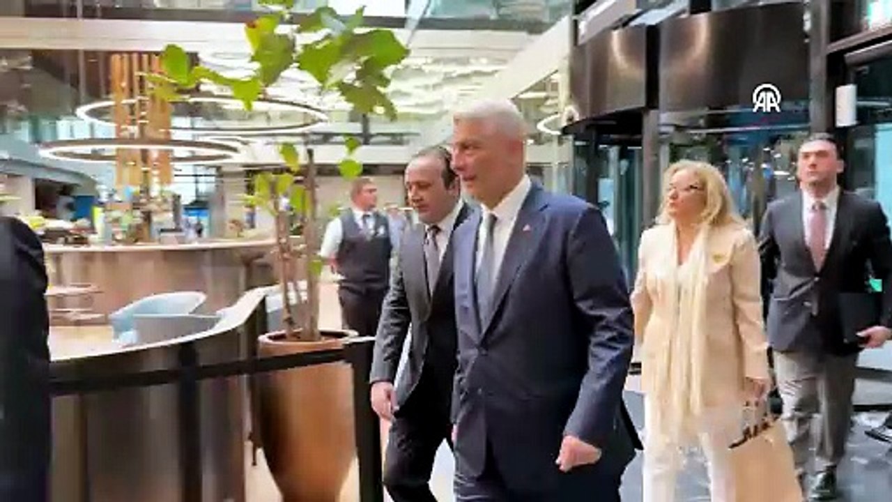 Ticaret Bakanı Bolat, Lahey'de Hollandalı mevkidaşı ve iş insanlarıyla bir araya geldi