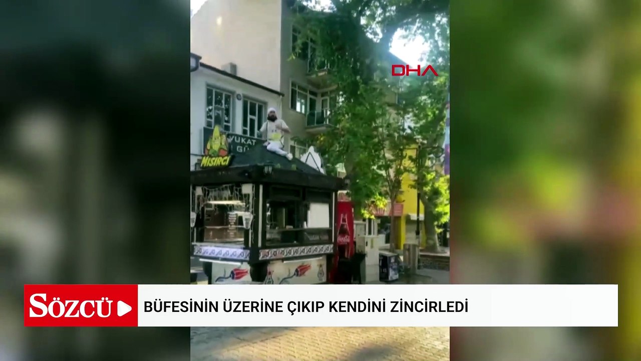 Büfesinin üzerine çıkıp kendini zincirledi