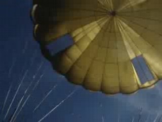 SAUT EN PARACHUTE IMPRESSIONANT