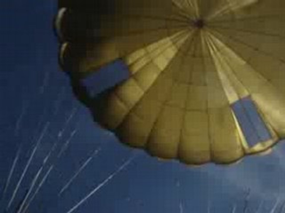 SAUT EN PARACHUTE IMPRESSIONANT