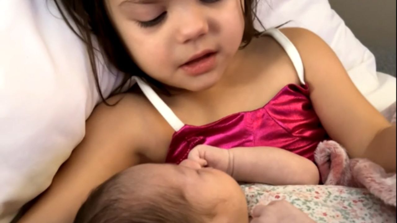 Kid Tries to Help Baby Sister and Says Something Unexpected