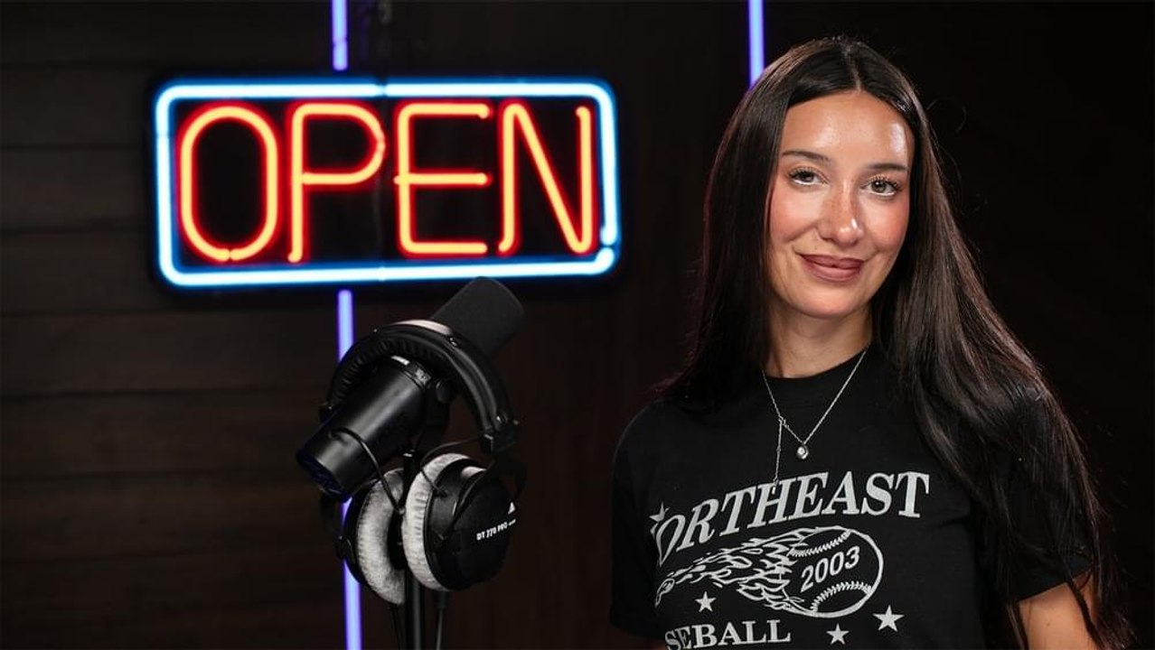Julia Wolf “Deep End” (Live Performance) | Open Mic