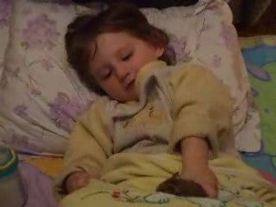 A minha filha com o hamster