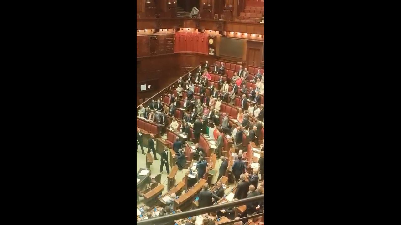 Autonomia differenziata, opposizioni alla Camera cantano 'Bella ciao'