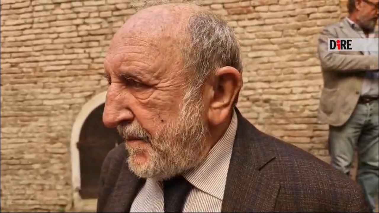 Galimberti: "No ai cellulari a scuola"
