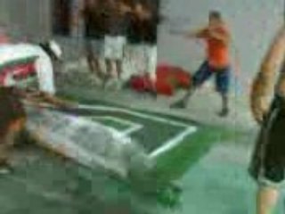 la fin des prepations du tifo du Bardo Boys pour ST vs ess