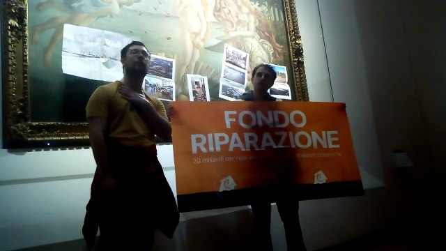 VIDEO | Ultima generazione agli Uffizi, scotch sul vetro della Venere del Botticelli per attaccare foto alluvione