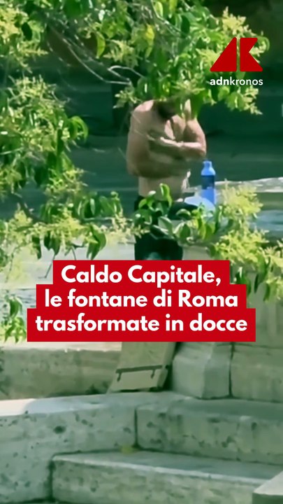 Caldo record a Roma: doccia col bagnoschiuma nella fontana a Trastevere - Sbircia la Notizia Magazine