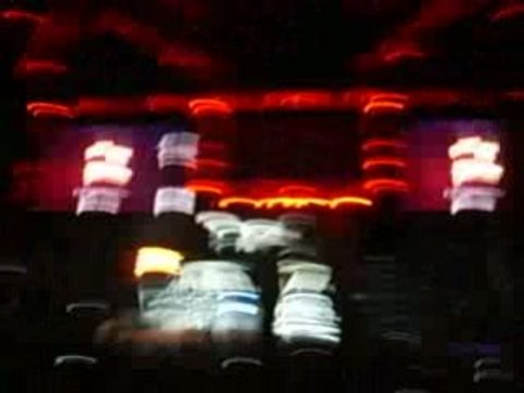 Gene Simmons spits fire - KISS 17 juin 2008