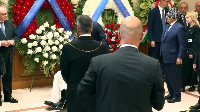 VIDEO | Al Senato la camera ardente di Napolitano: l'omaggio di Mattarella e Meloni, a sorpresa arriva anche il Papa