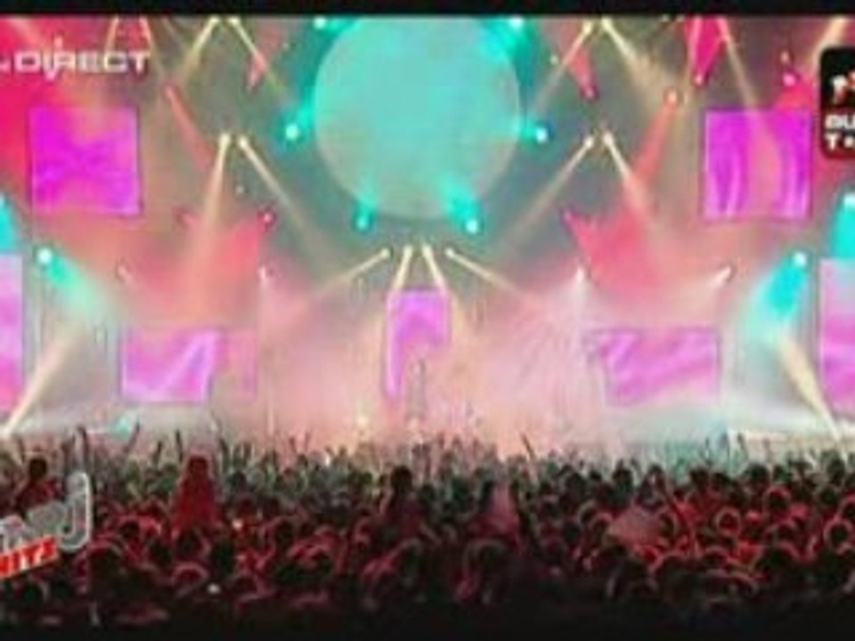 Louisy Joseph *Assis par terre* NRJ Music Tour d'Amnéville