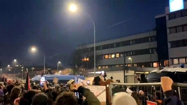 FOTO | VIDEO | Palestina, scontri davanti alla sede Rai a Bologna. Al Tg il comunicato dei manifestanti
