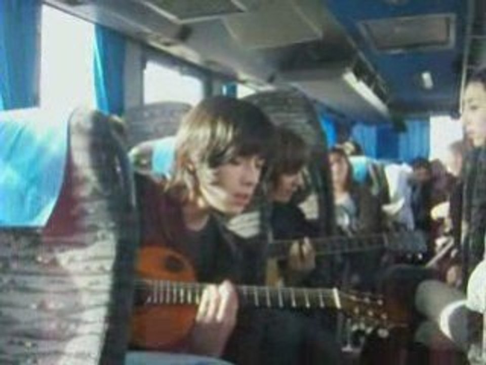 voyage en bus les gens qui passent