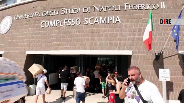 VIDEO| Crollo di Scampia, in tanti alla raccolta dei beni di prima necessità promossa da Ricciardi