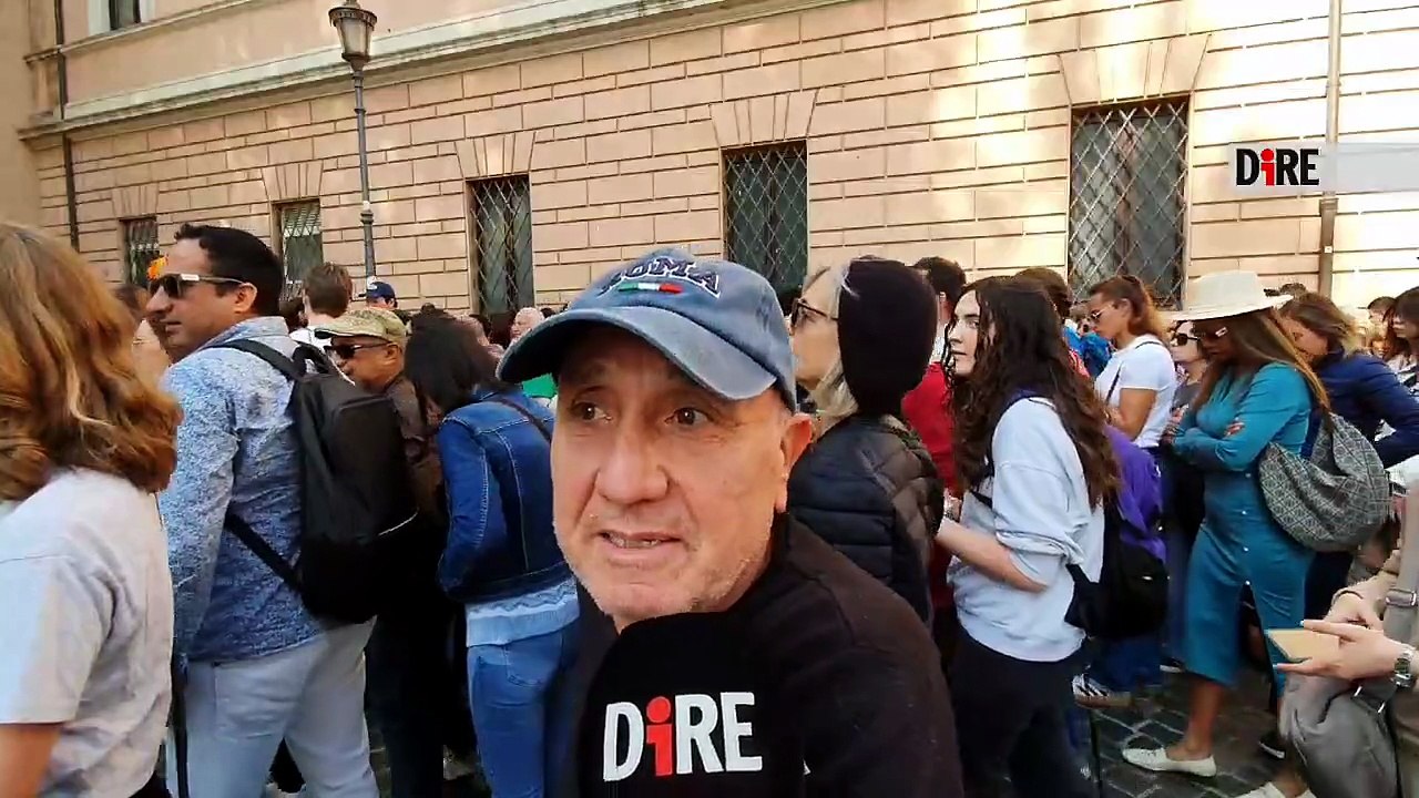 Papa Francesco, il ricordo dei fedeli a piazza San Pietro