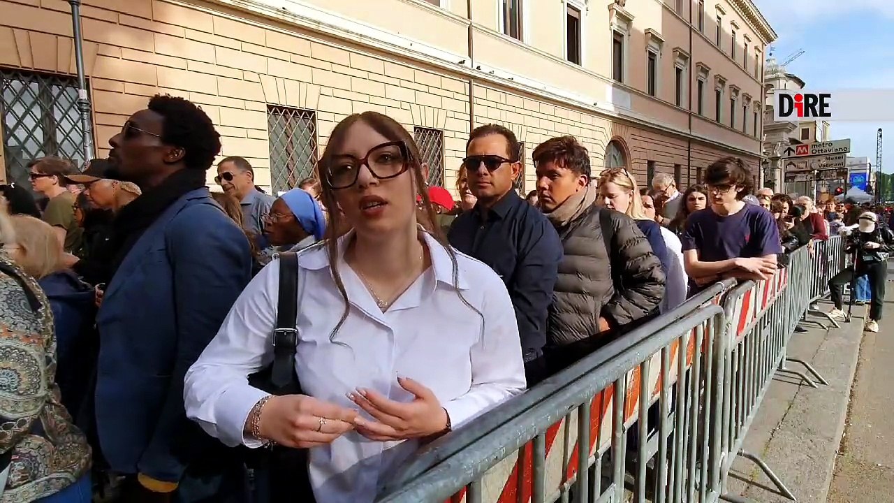 Papa Francesco, il ricordo dei fedeli in piazza San Pietro