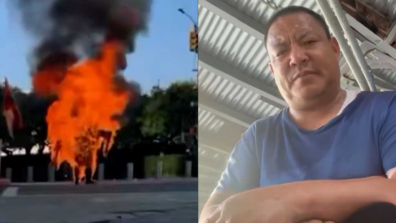 Un hombre se quema vivo frente a la sede de la...