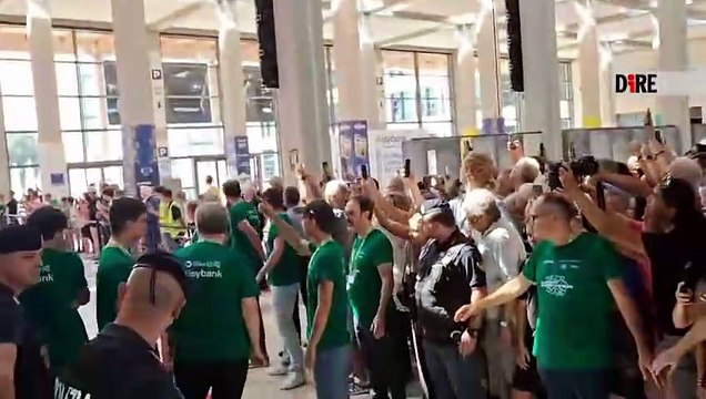Giorgia Meloni al Meeting di Rimini: applausi per la premier al suo arrivo