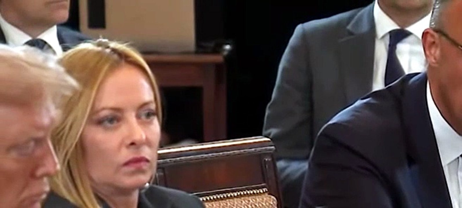 Lo sguardo 'virale' di Giorgia Meloni alla Casa Bianca