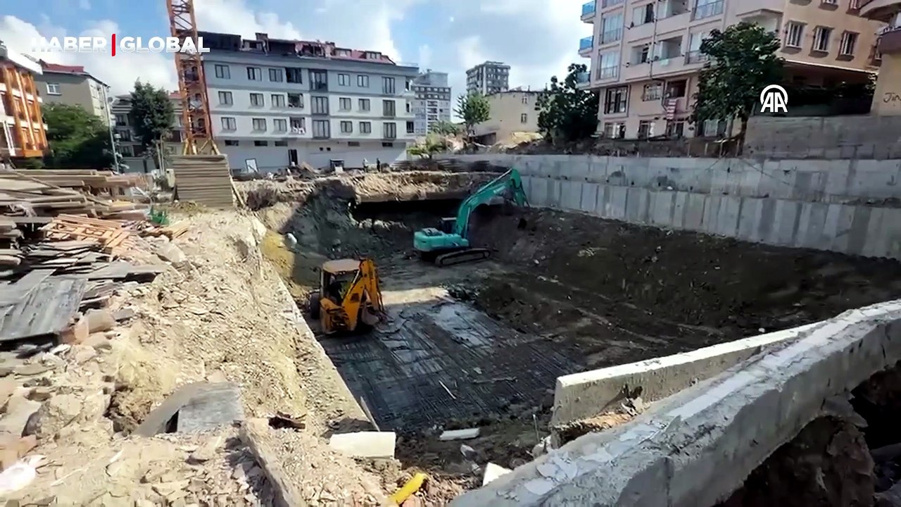 Küçükçekmece'de giriş katında çökme meydana gelen 5 katlı bina boşaltıldı